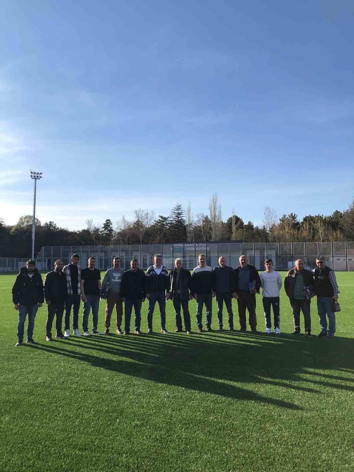 ASKF’den amatörlere malzeme yardımı