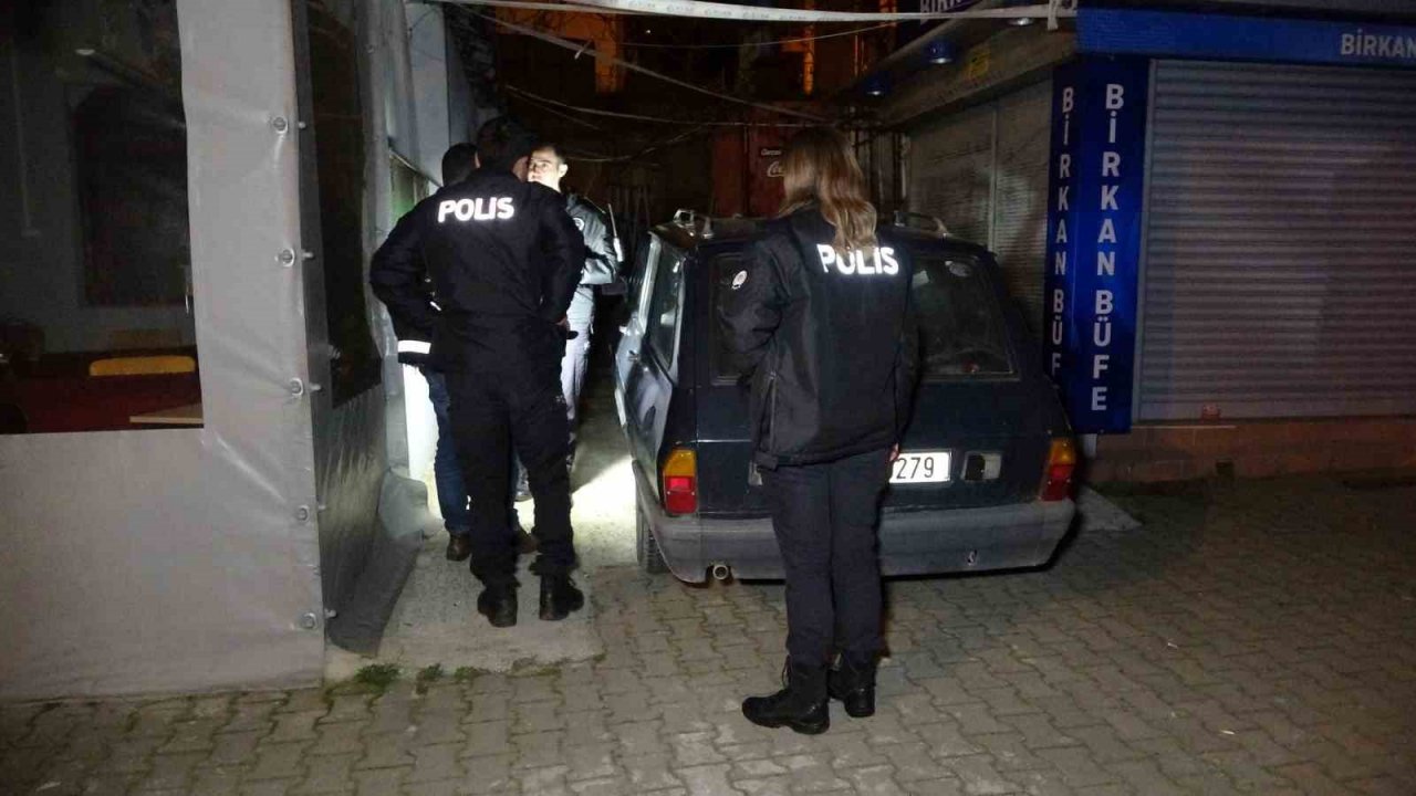 Otomobiline bindiği esnada bacağına kurşun isabet etti