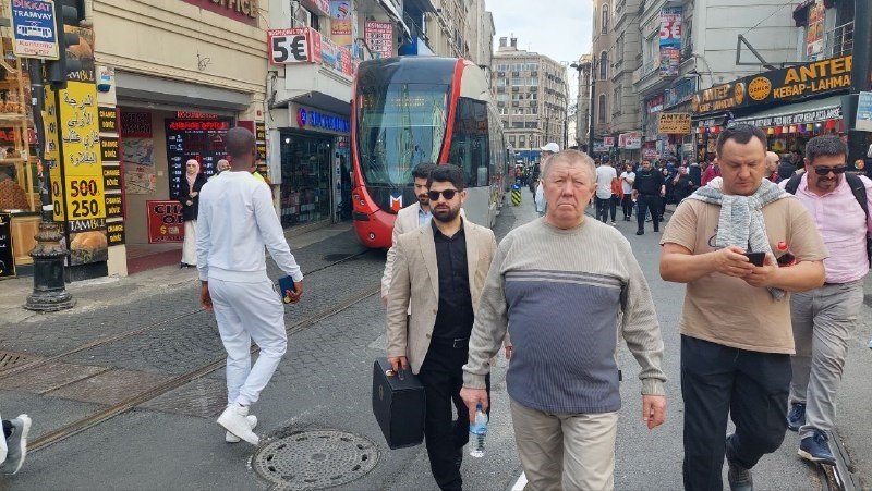Sirkeci’de tramvay raydan çıktı