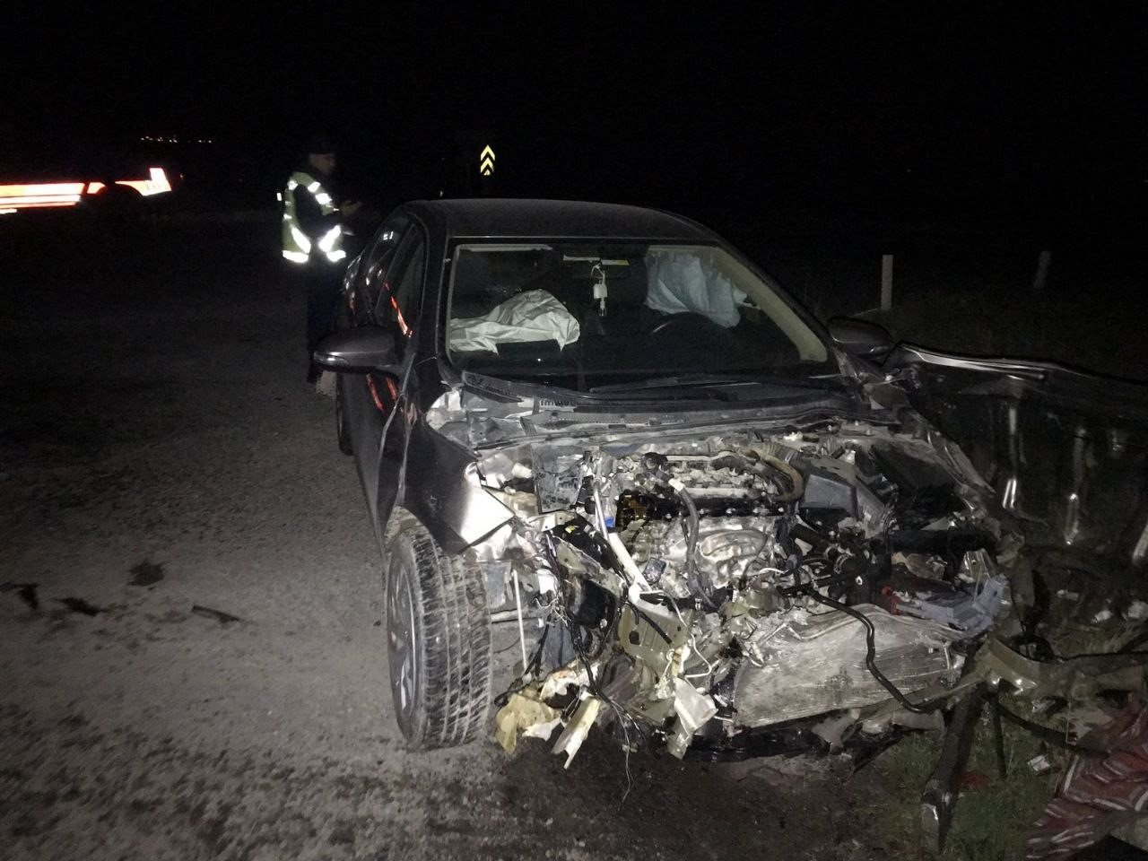 Otomobil ile çarpışan tır devrildi: 2’si çocuk 4 yaralı