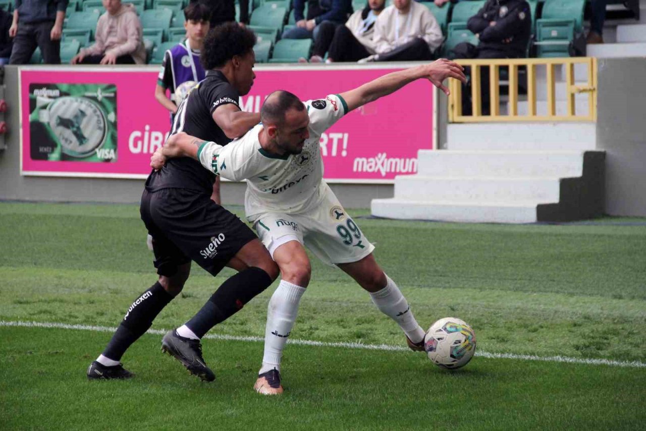 Spor Toto Süper Lig: B. Giresunspor: 1 - D.G. Sivasspor: 0 (İlk yarı)