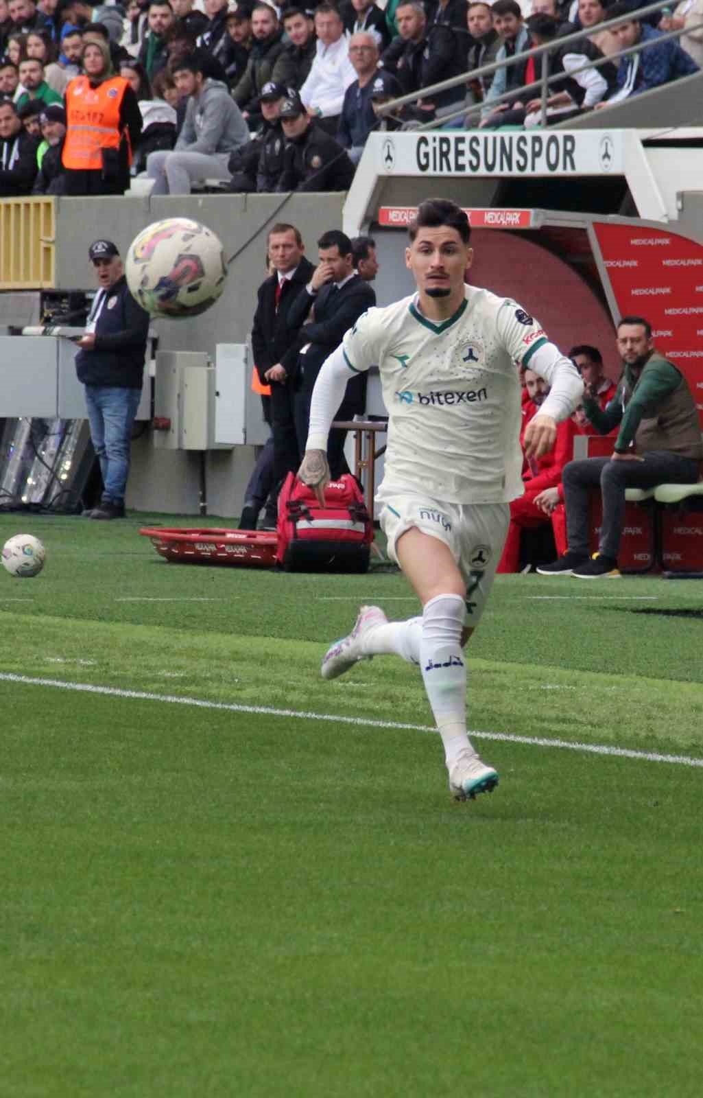 Spor Toto Süper Lig: B. Giresunspor: 1 - D.G. Sivasspor: 0 (İlk yarı)