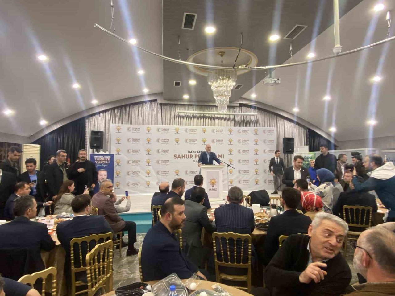 Süleyman Soylu Bayrampaşa’da düzenlenen sahur programına katıldı
