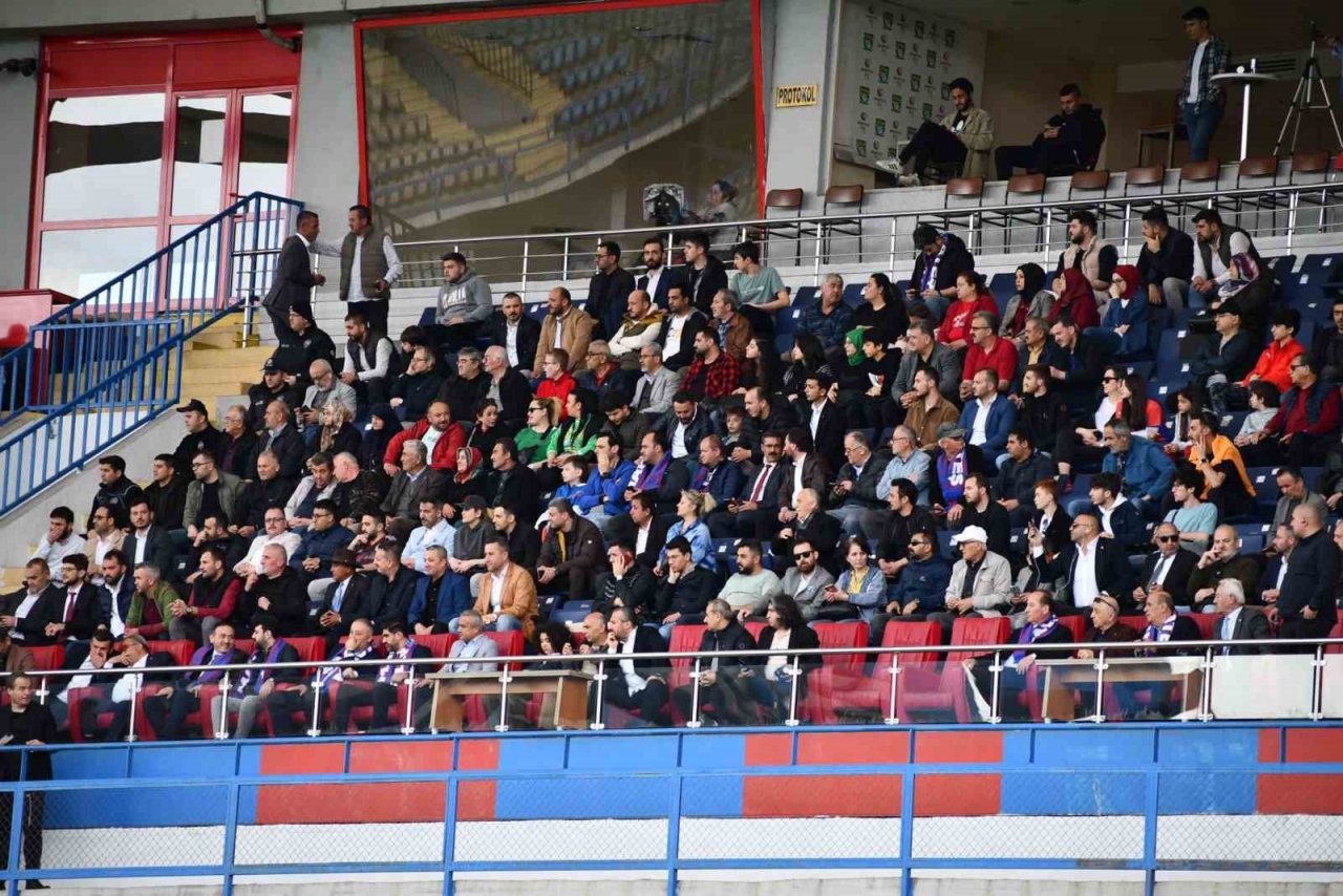 Karabük İdman Yurdu ligi galibiyetle şampiyon olarak bitirdi