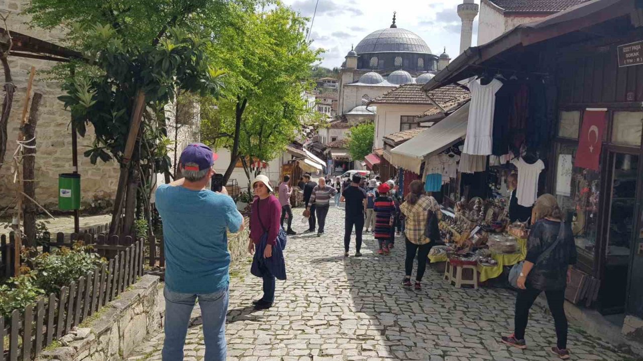 Osmanlı şehri Safranbolu bayram öncesi hareketlenmeye başladı