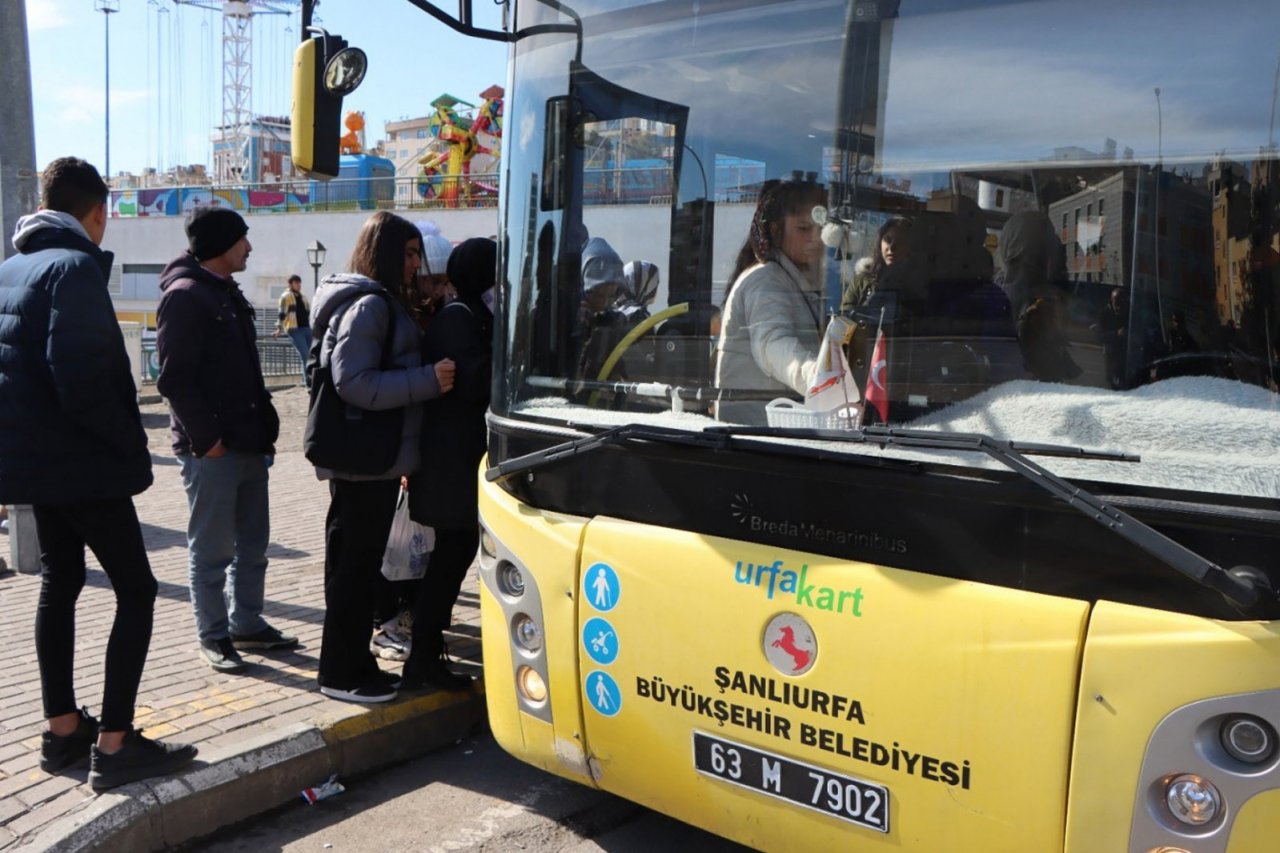 Vatandaşlar otobüslere ücretsiz binecek