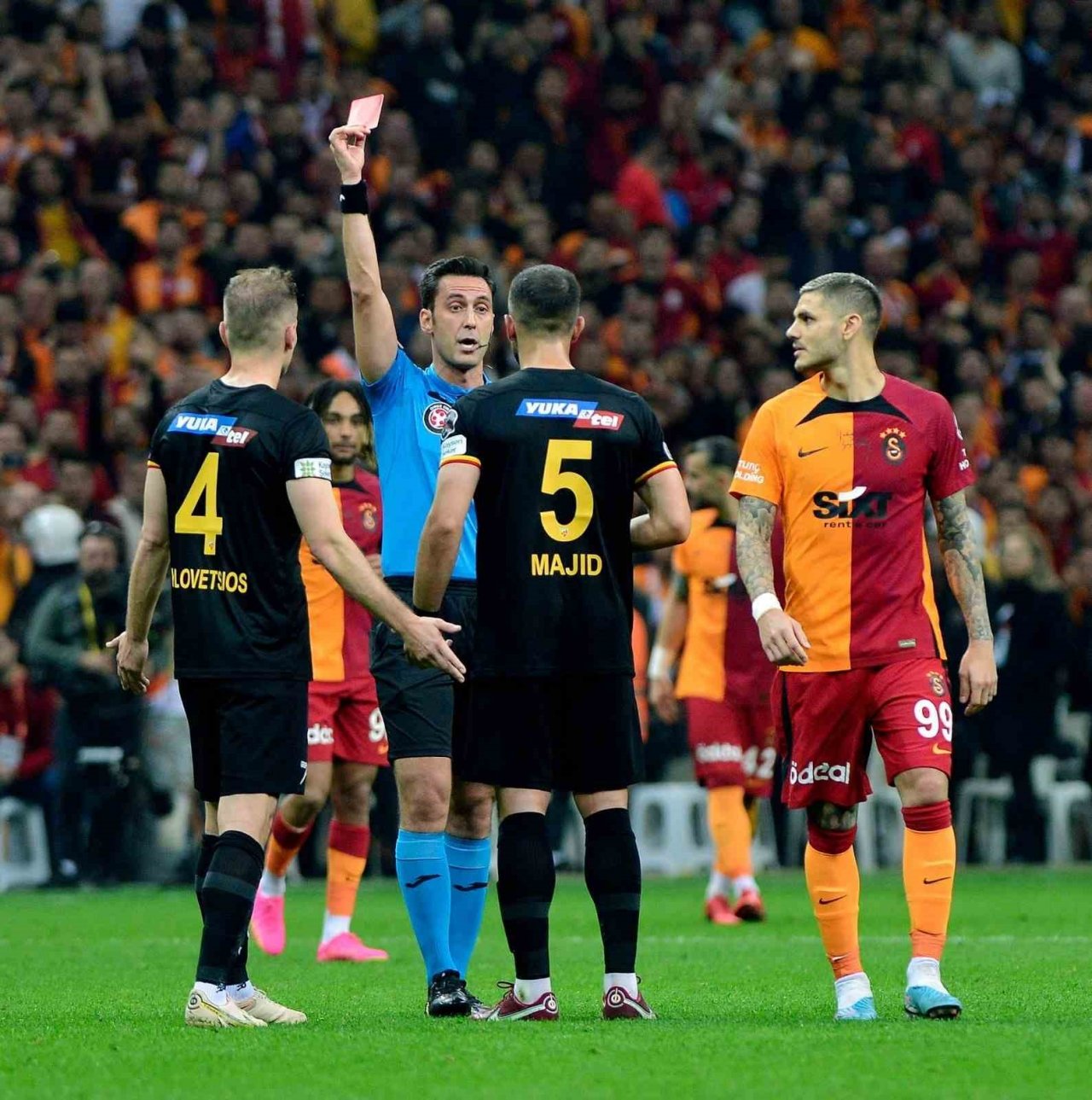 Majid Hosseini forma giyemeyecek