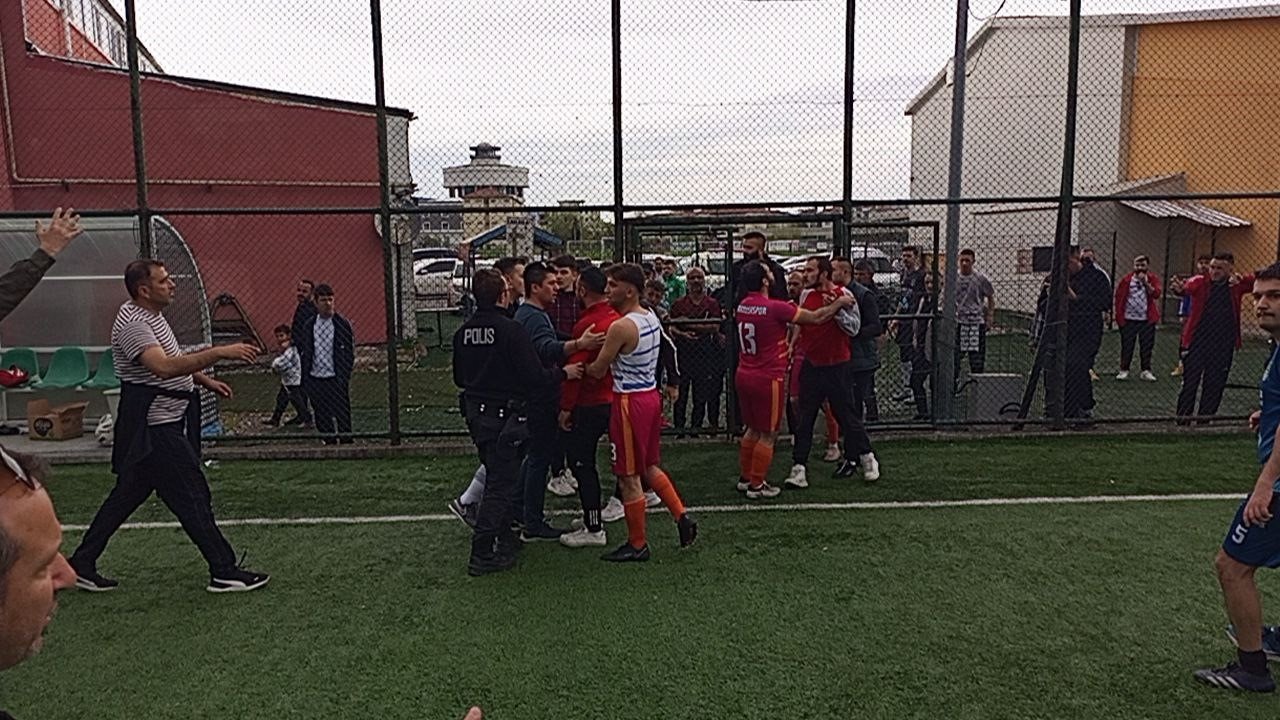 Amatör maçta ortalık karıştı