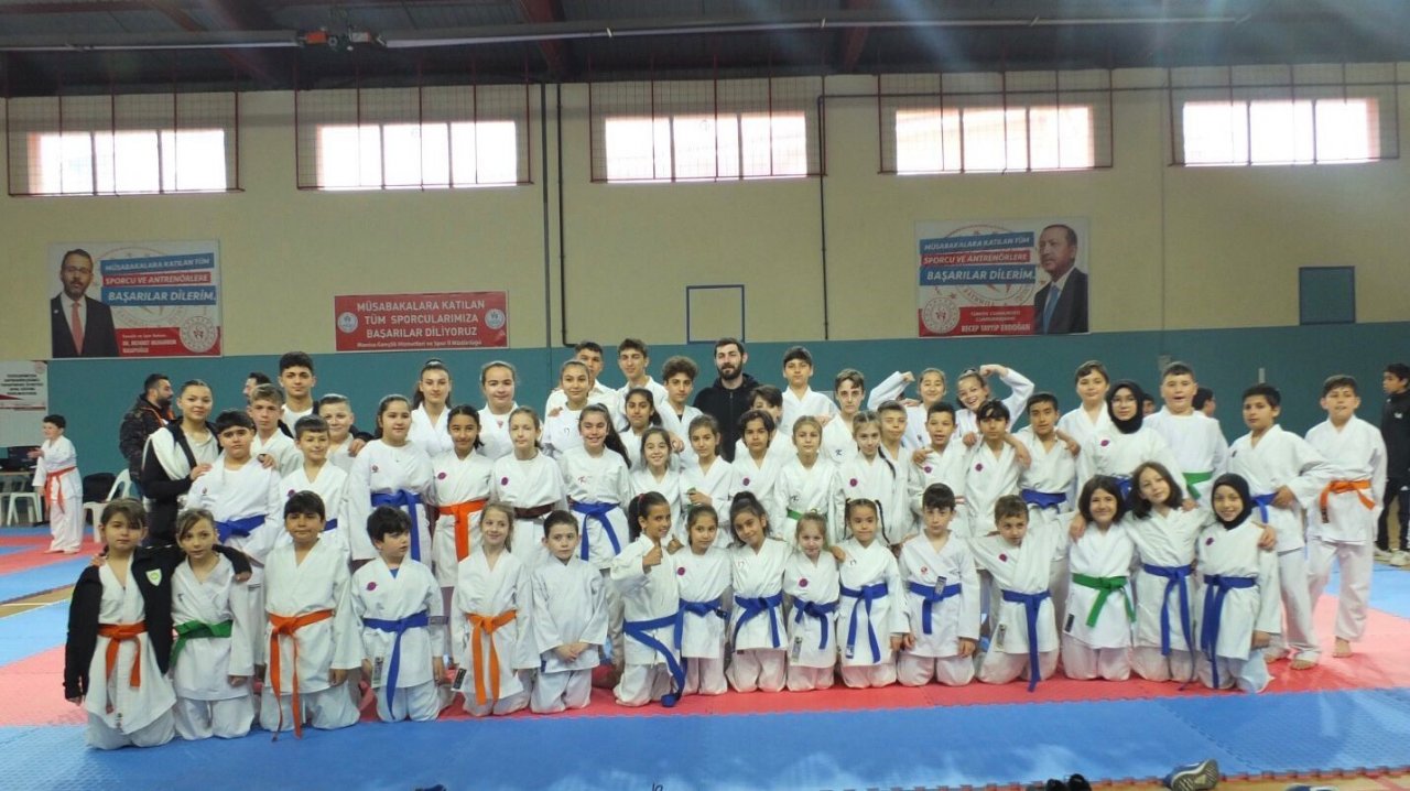 Manisa BBSK’lı karatecilerden 65 madalya