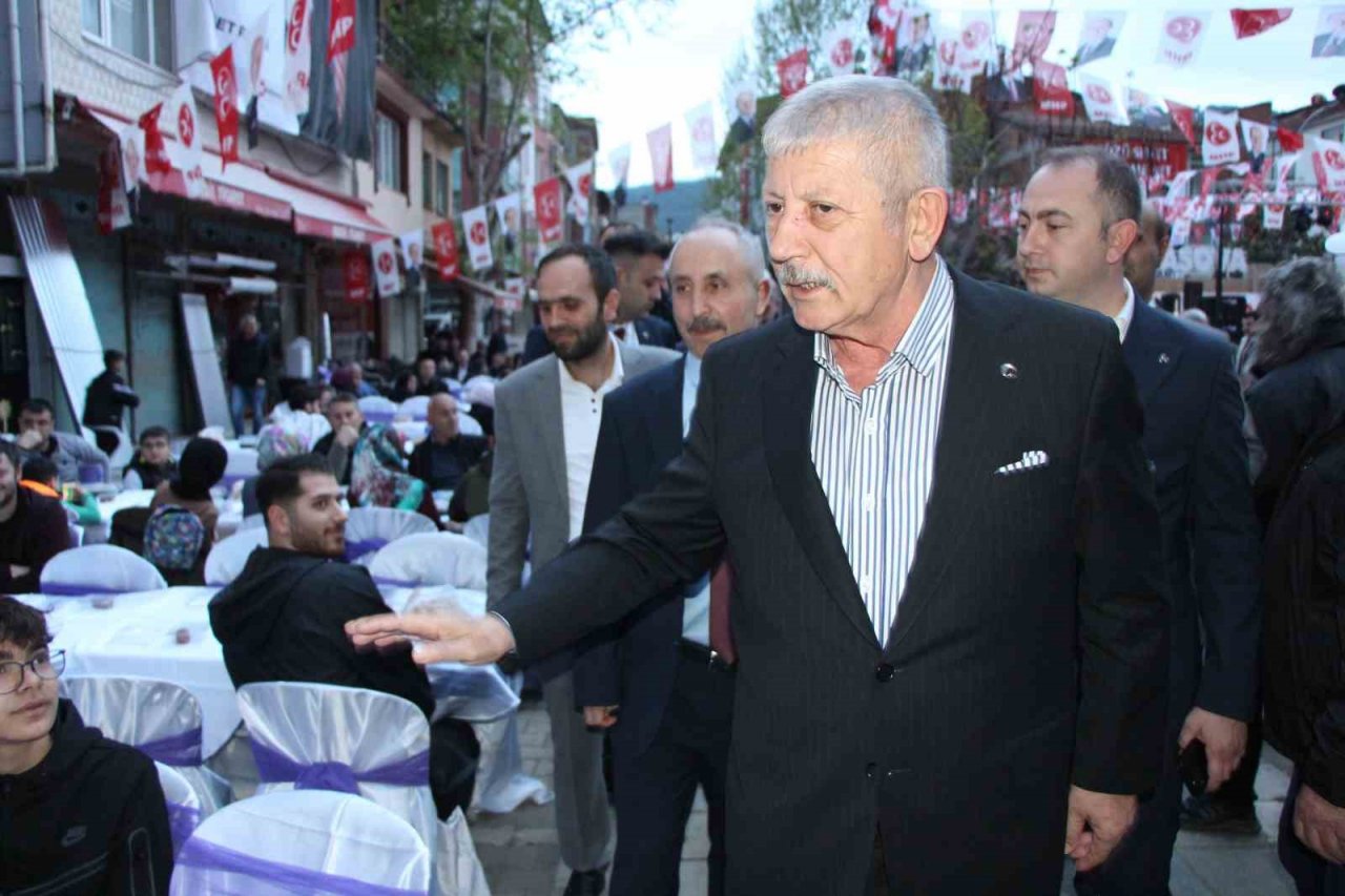 Mehmet Sarı’dan Taşova’da 17. geleneksel toplu iftar