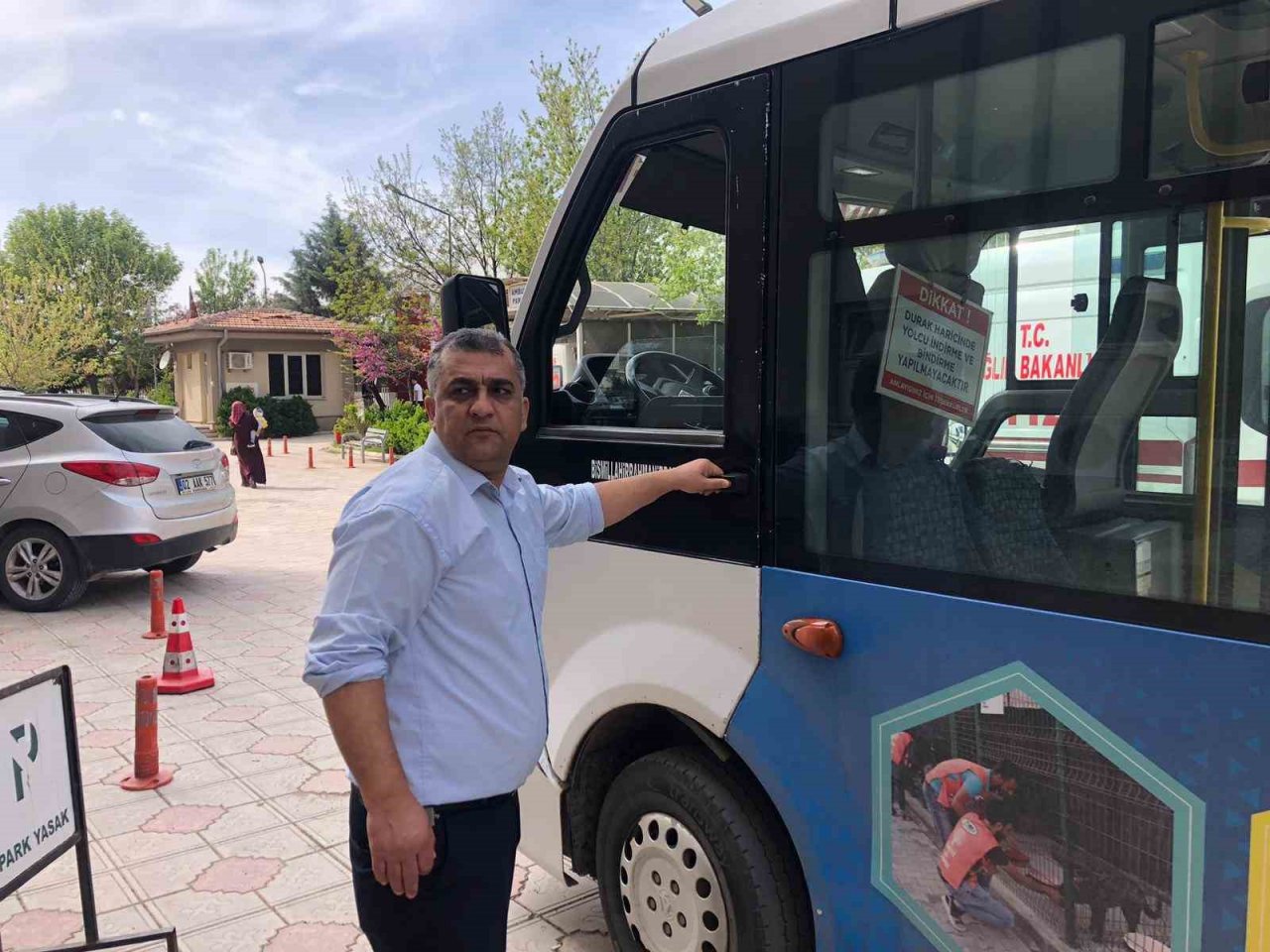 Yolcunun hayatını minibüs şoförü kurtardı