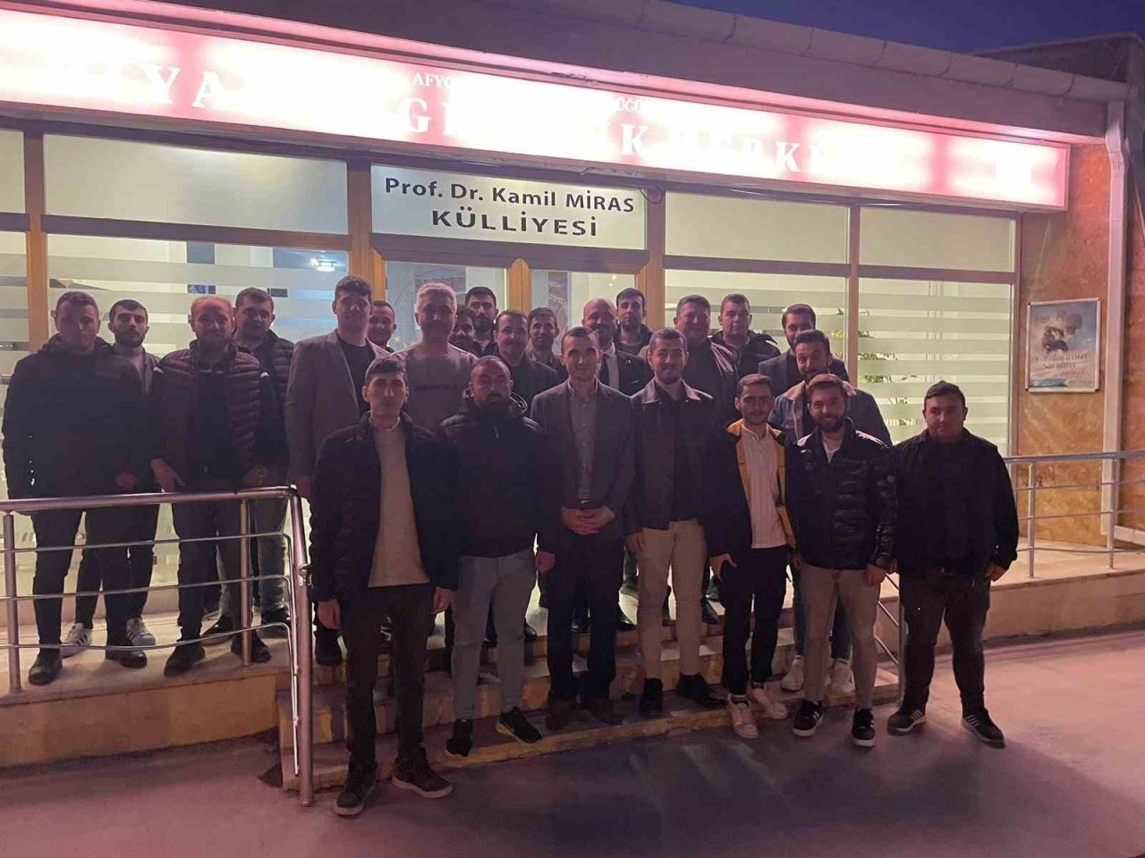 Çalışan gençler iftarda buluştu