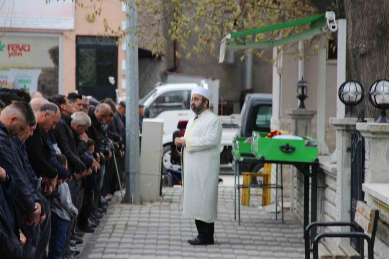 Kazada hayatlarını kaybeden 16 yaşındaki iki arkadaş toprağa verildi