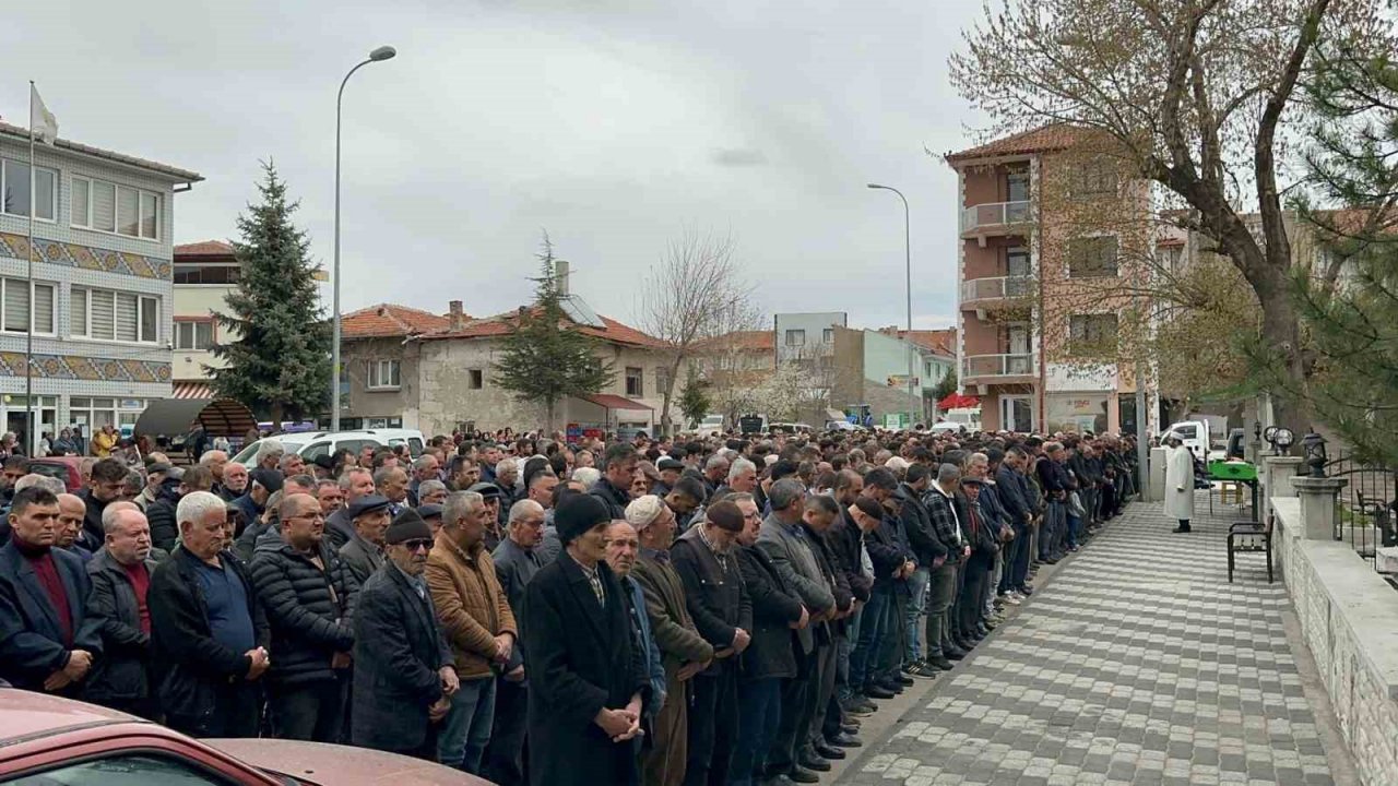 Kazada hayatlarını kaybeden 16 yaşındaki iki arkadaş toprağa verildi