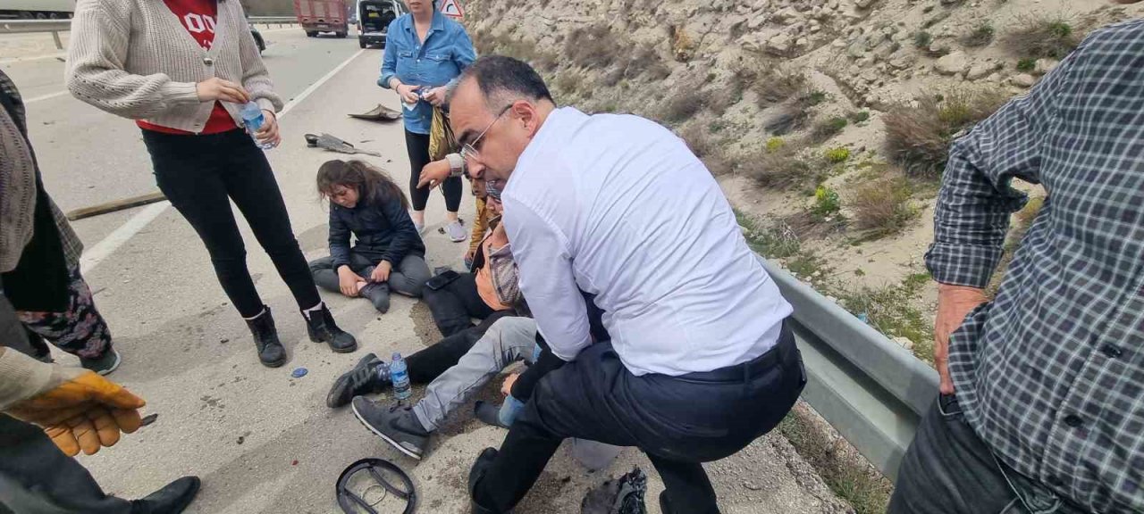 Seçim gezisine giden AK Partili doktor adaydan kazada yaralananlara hayati müdahale