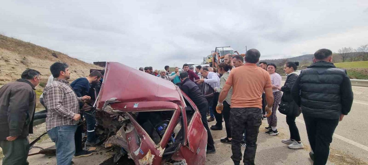 Seçim gezisine giden AK Partili doktor adaydan kazada yaralananlara hayati müdahale