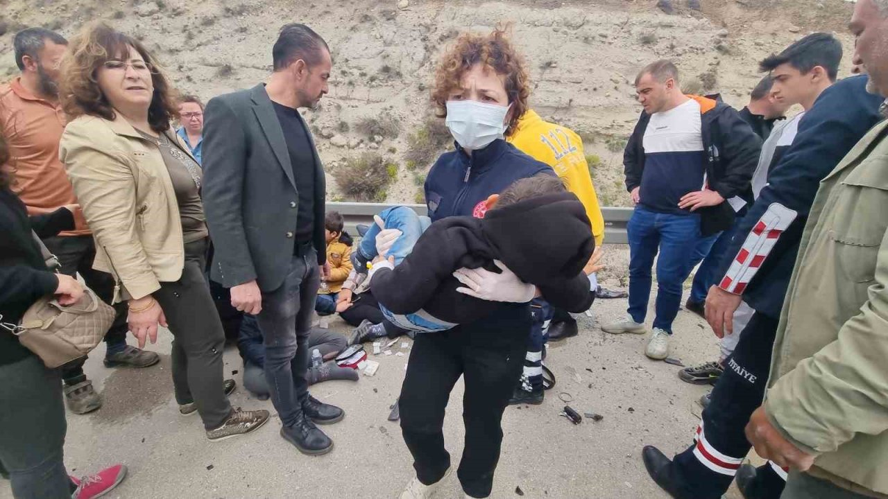 Seçim gezisine giden AK Partili doktor adaydan kazada yaralananlara hayati müdahale