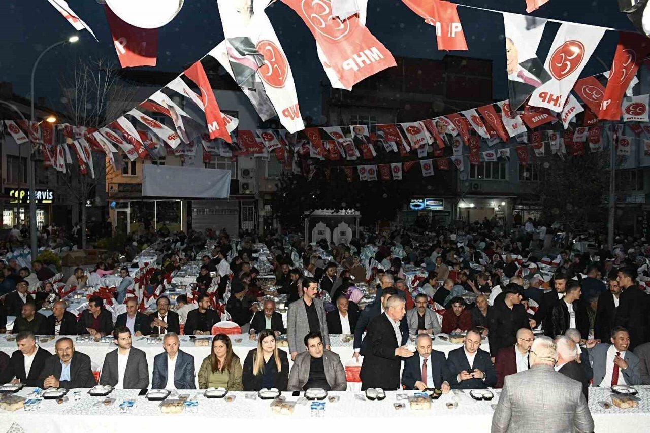 Mehmet Sarı’dan Taşova’da 17. geleneksel toplu iftar