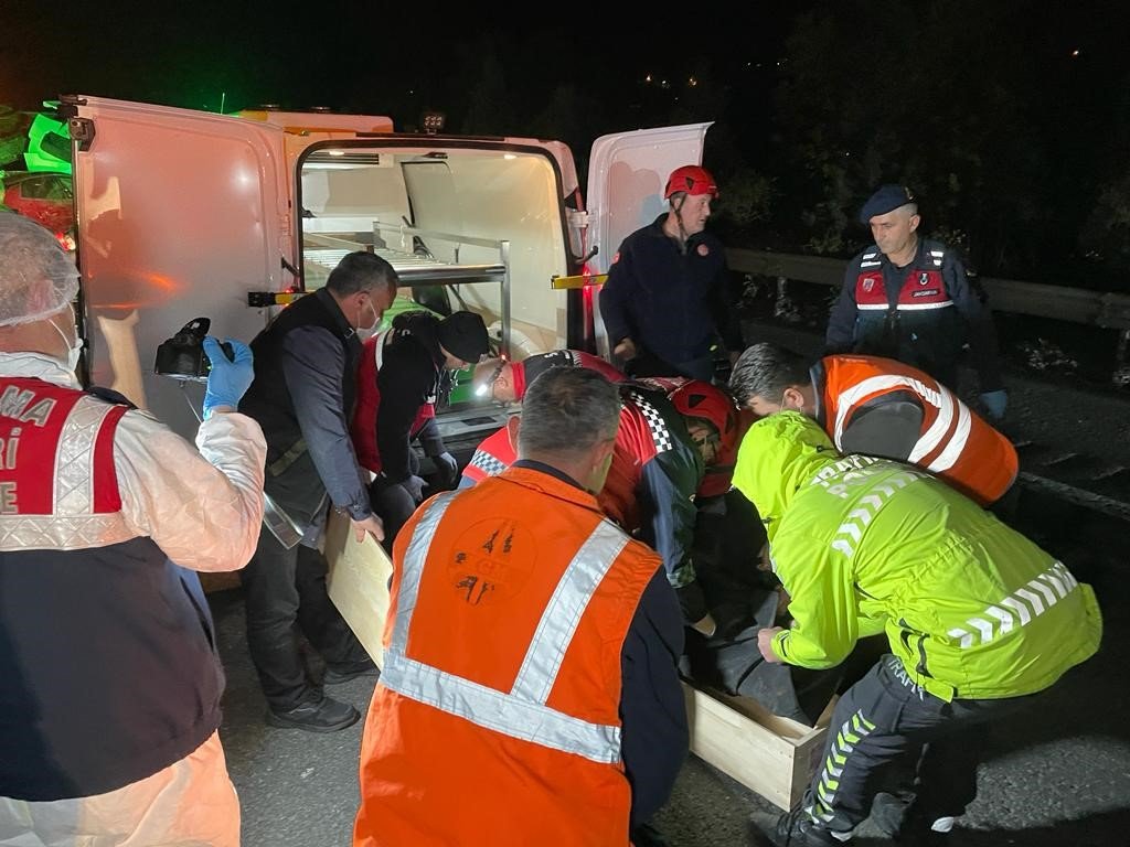 Anadolu Otoyolu’ndaki feci kazada ölü sayısı 2’ye yükseldi