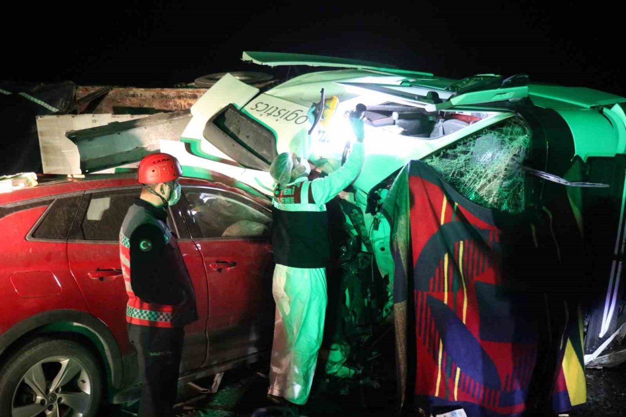 Anadolu Otoyolu’ndaki feci kazada ölü sayısı 2’ye yükseldi