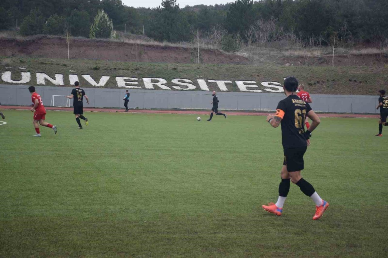 Grubunu lider tamamlayan Anadolu Üniversitesi maç sonu büyük sevinç yaşadı