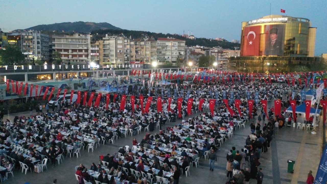 Binlerce Aydınlı, Büyükşehir’in iftar sofrasında buluştu