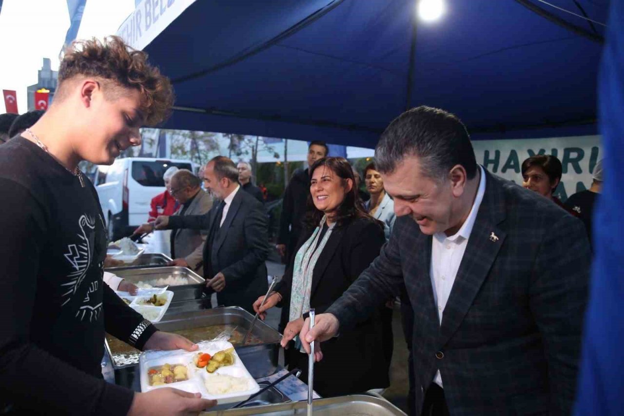 Binlerce Aydınlı, Büyükşehir’in iftar sofrasında buluştu
