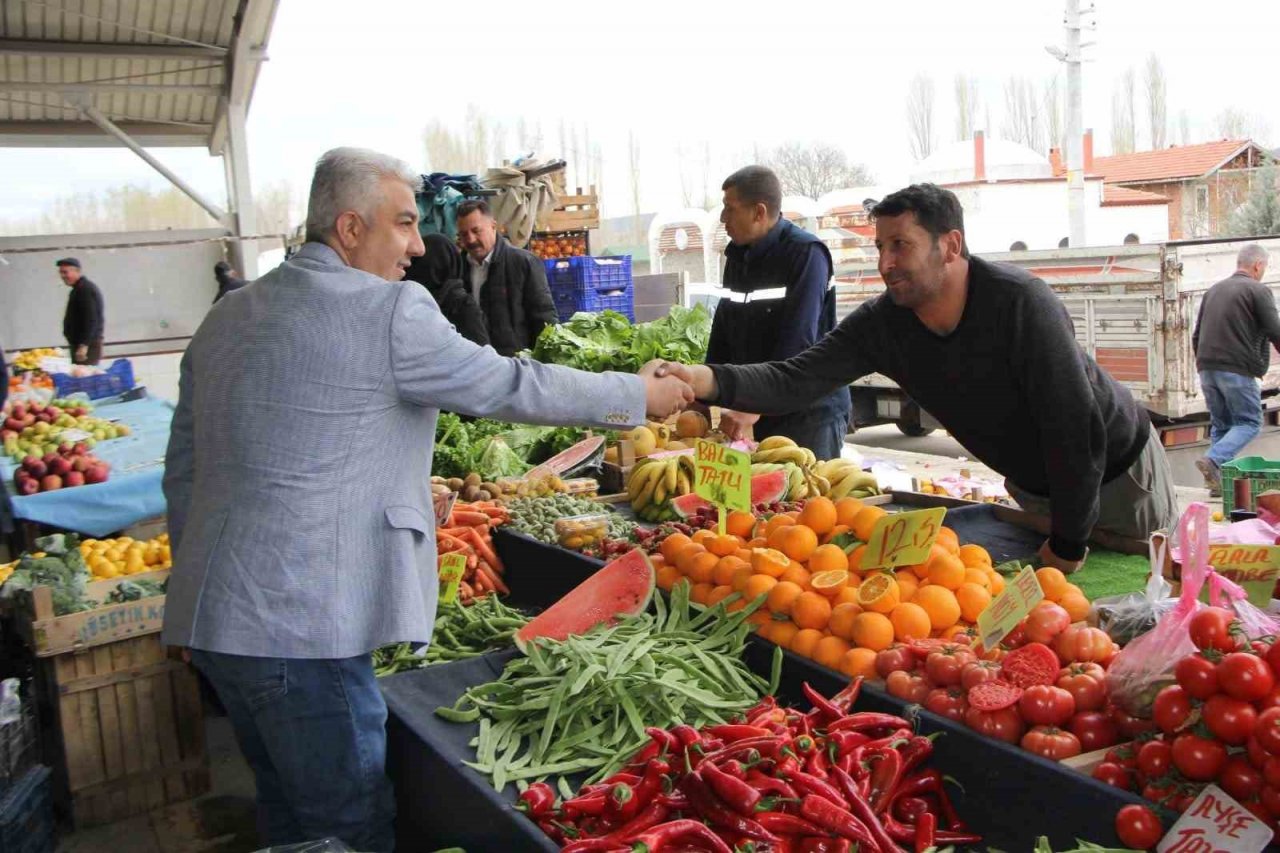 Başkan Çalışkan, pazar esnafı ve vatandaşlarla bir araya geldi