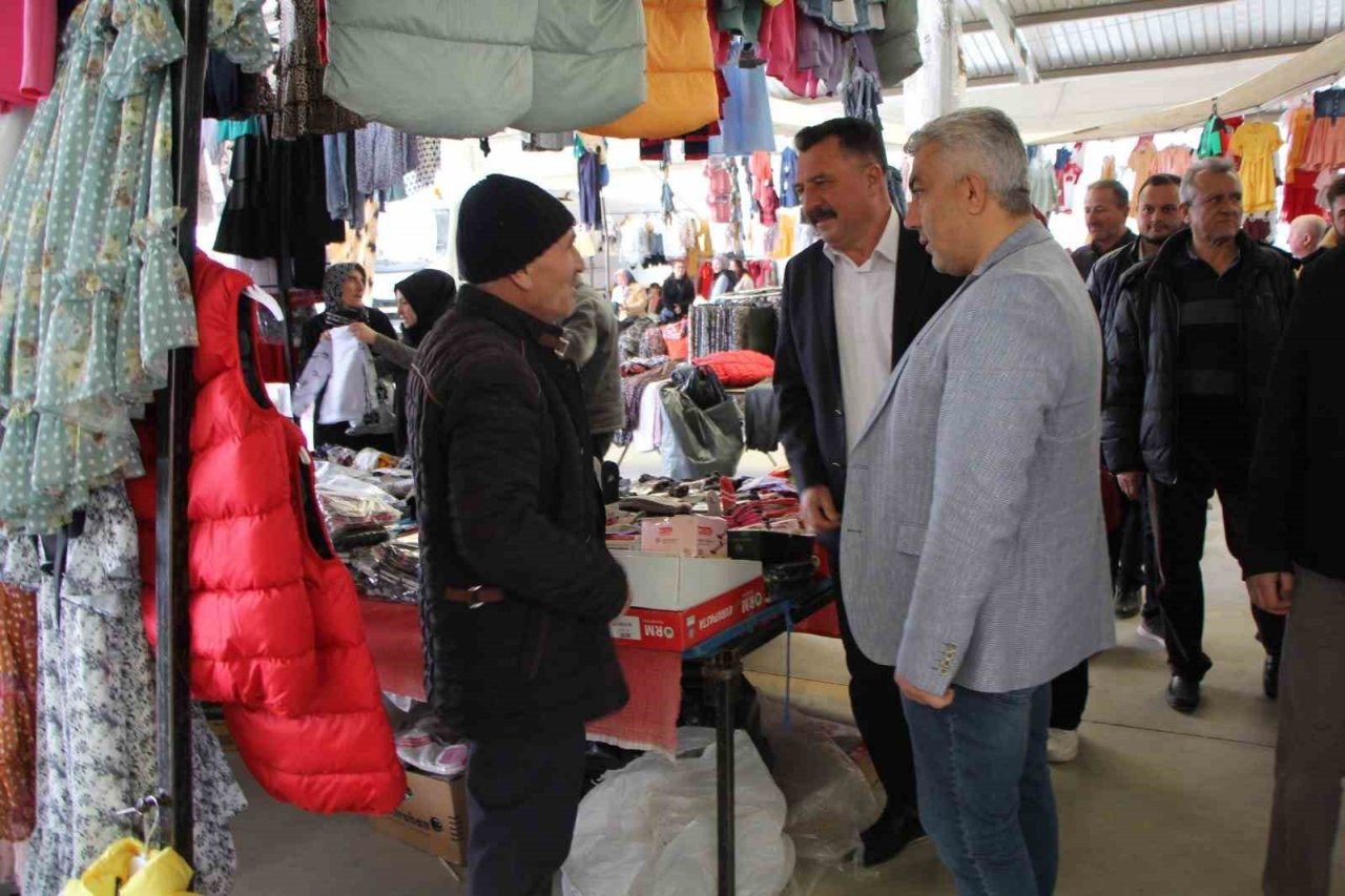 Başkan Çalışkan, pazar esnafı ve vatandaşlarla bir araya geldi