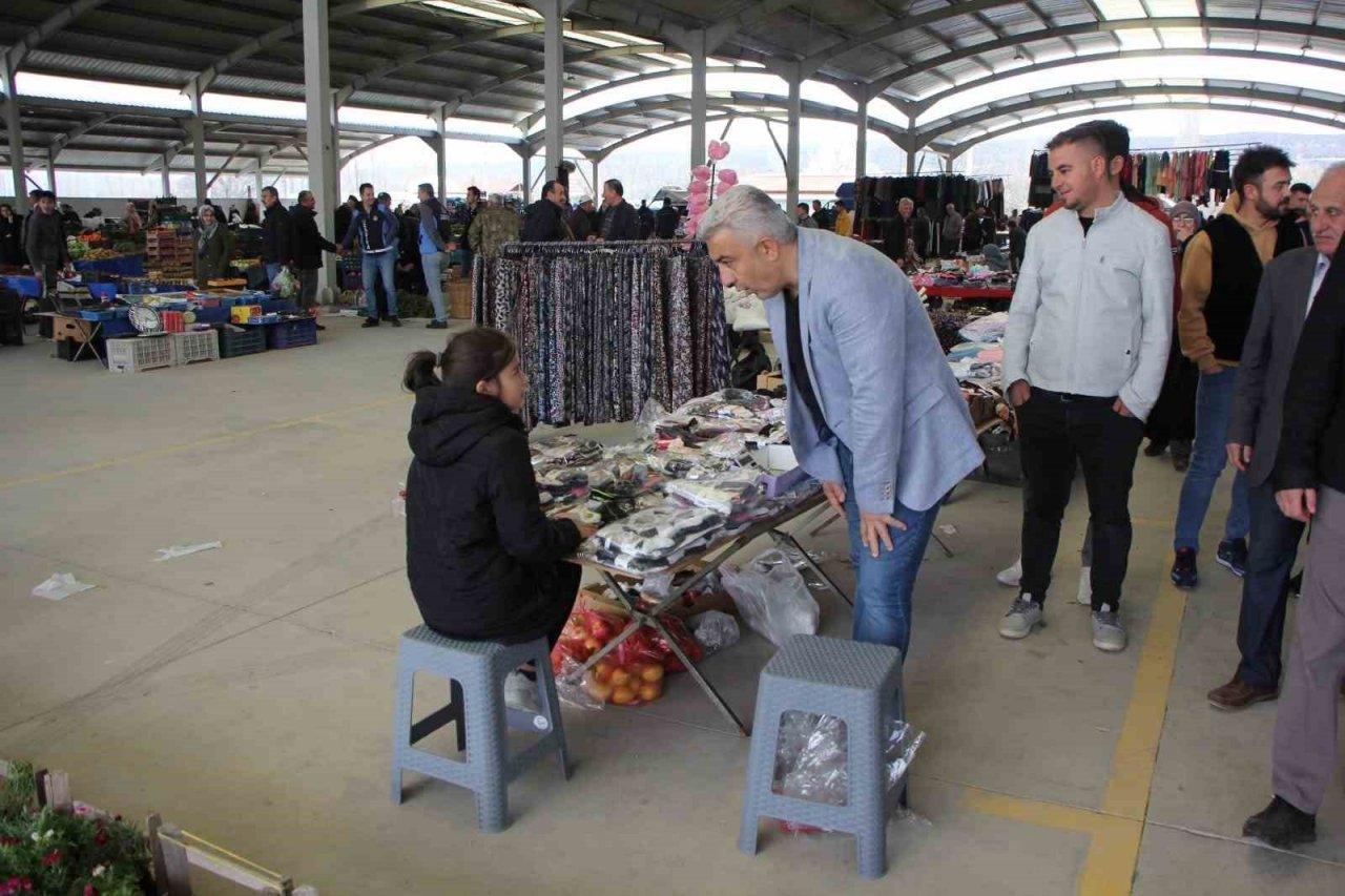 Başkan Çalışkan, pazar esnafı ve vatandaşlarla bir araya geldi