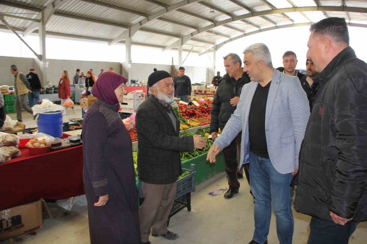 Başkan Çalışkan, pazar esnafı ve vatandaşlarla bir araya geldi