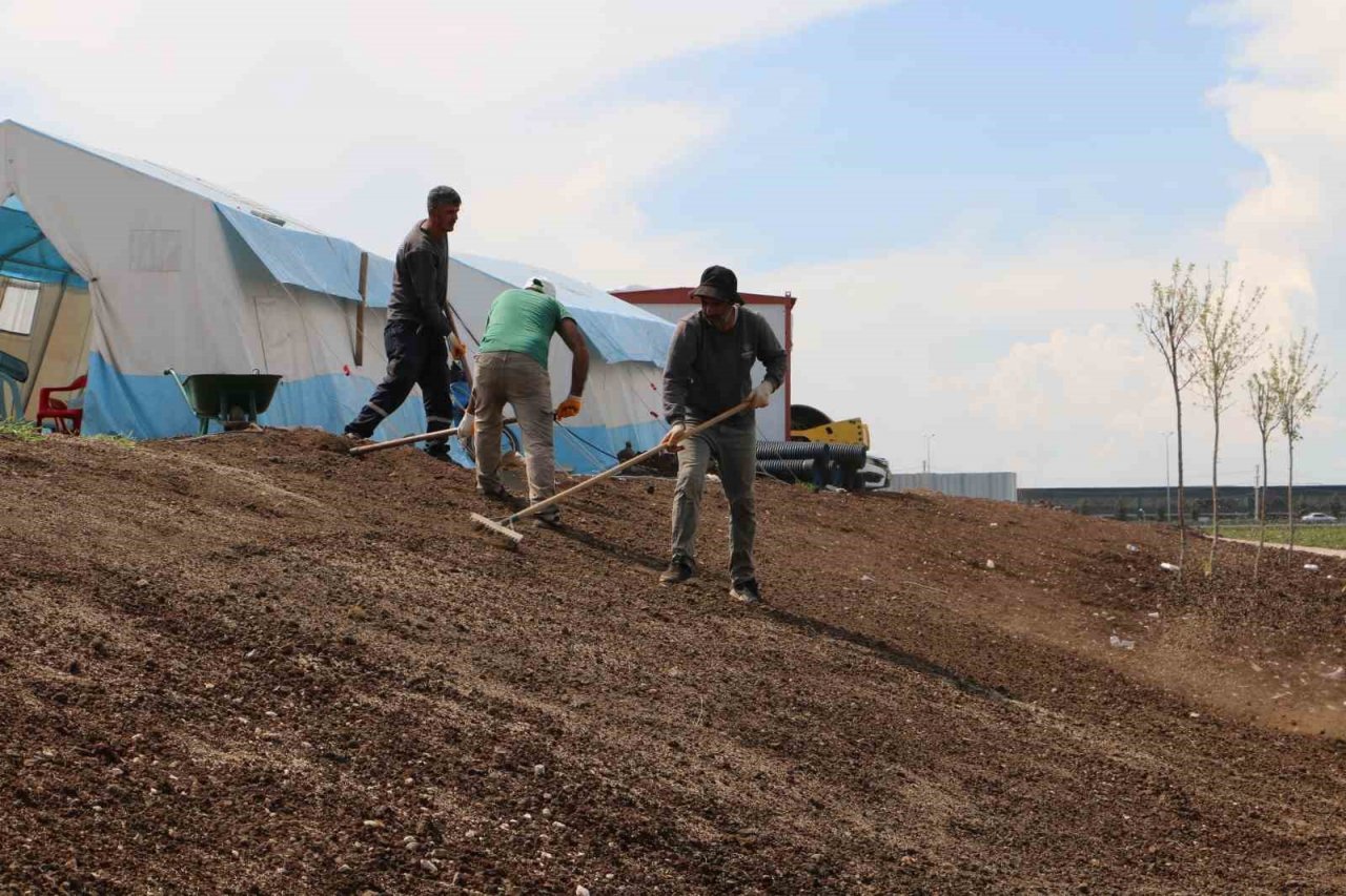 Diyarbakır’da 621 aileye yuva olacak konteyner kentte çalışmalar sürüyor