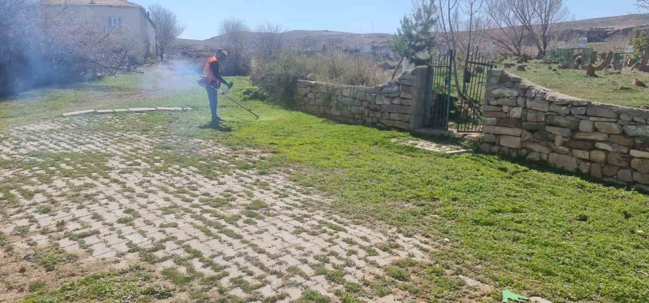 Bünyan’da mezarlıklar temizlendi