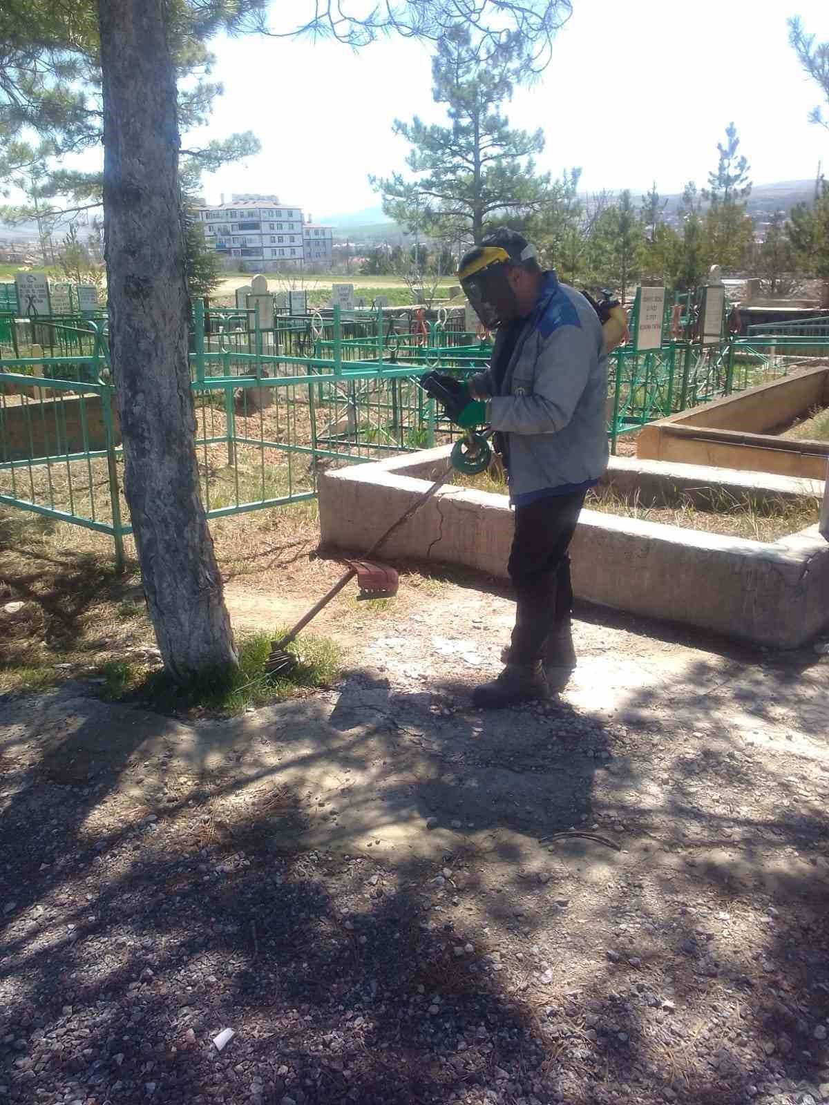 Bünyan’da mezarlıklar temizlendi