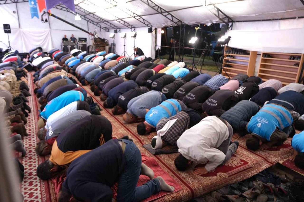 Deprem bölgesi Hatay’da buruk Kadir Gecesi