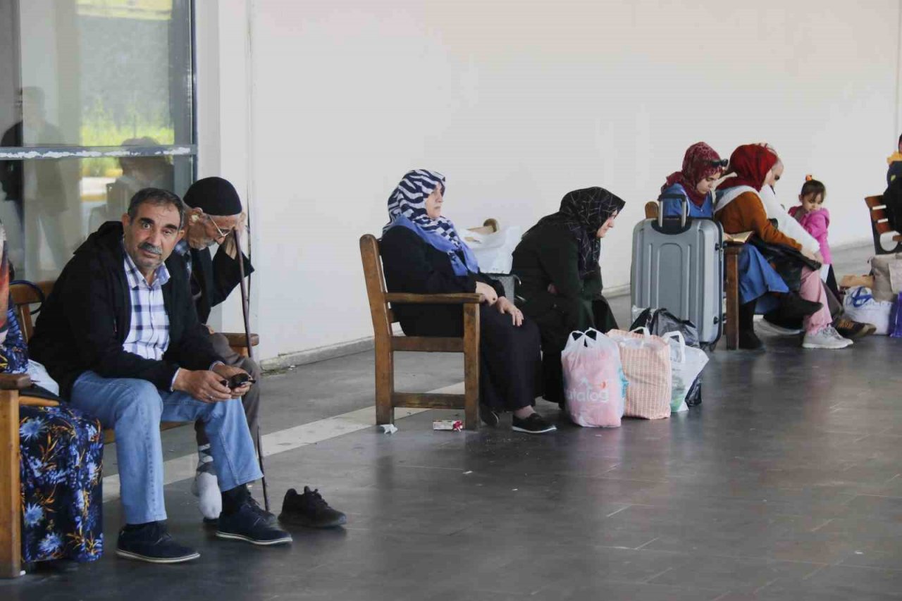 Deprem, bayram öncesi şehirlerarası seyahati de etkiledi