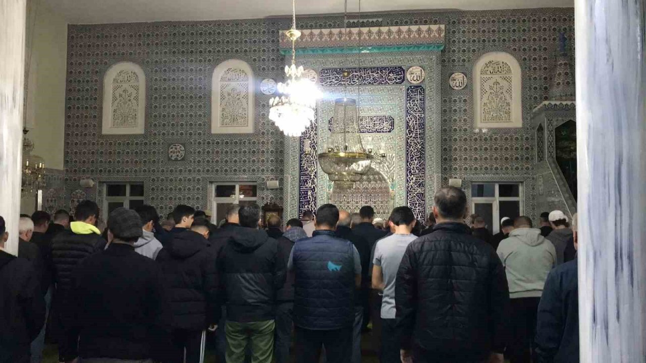 Edirne’de camiler doldu taştı