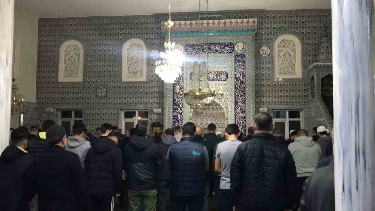 Edirne’de camiler doldu taştı