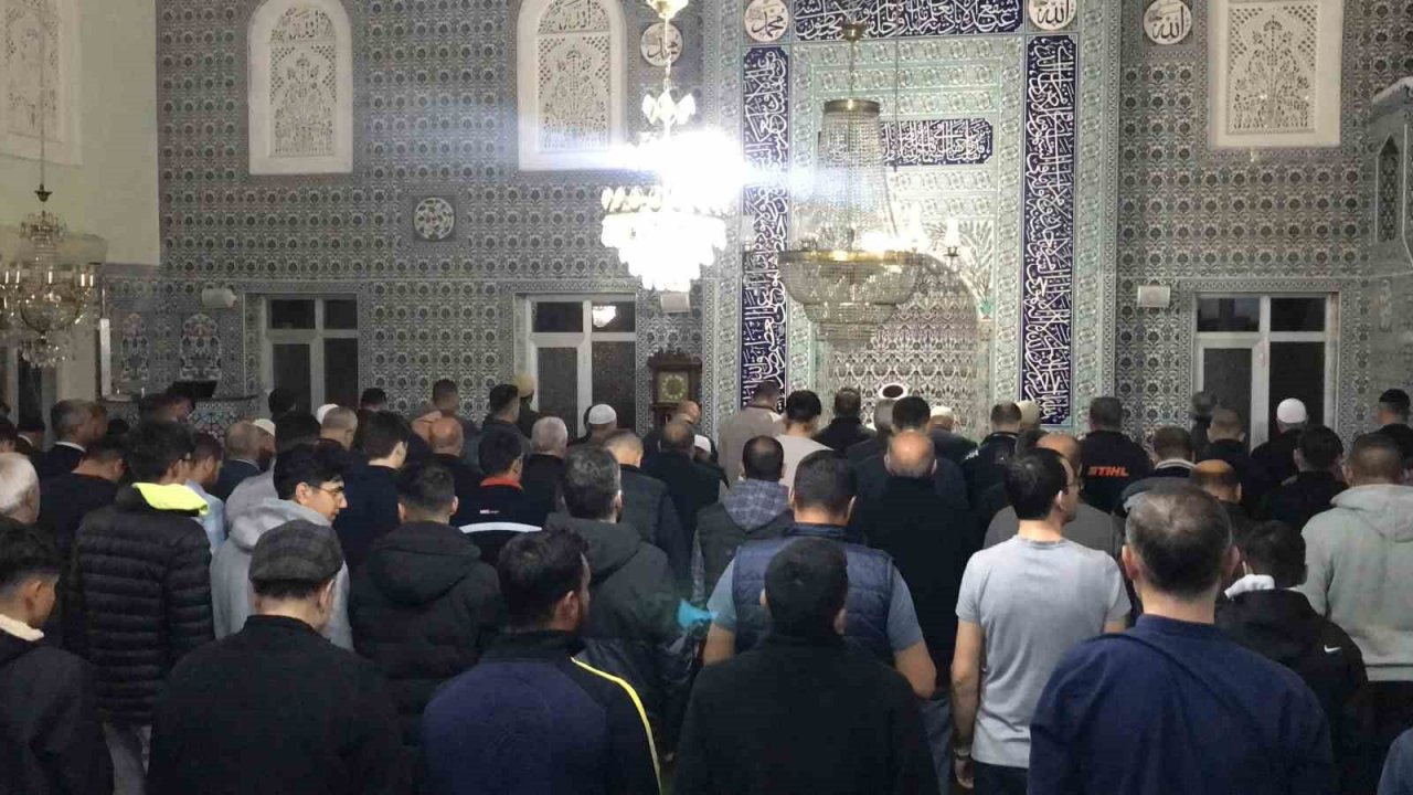 Edirne’de camiler doldu taştı