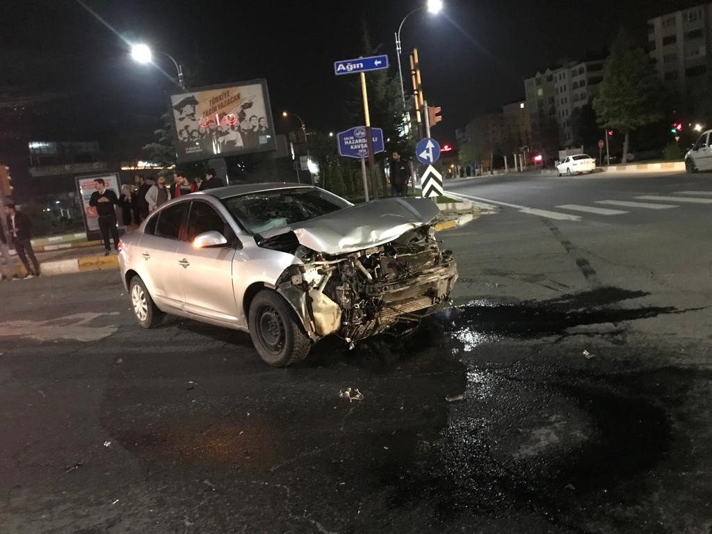 Elazığ’da trafik kazası: 2 yaralı