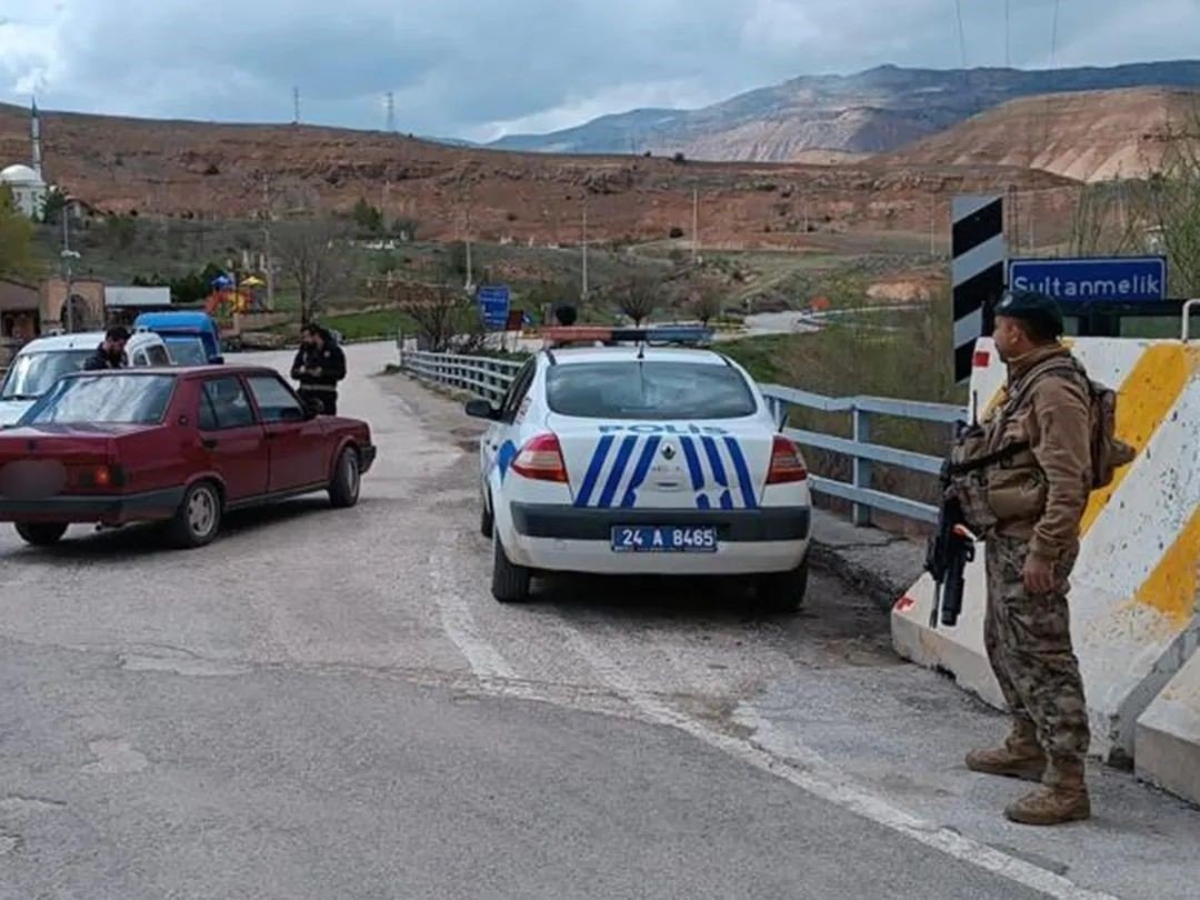 Okul önlerinde polis denetimi