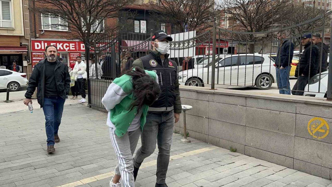 5 buçuk kilogram uyuşturucu madde ile yakalandılar