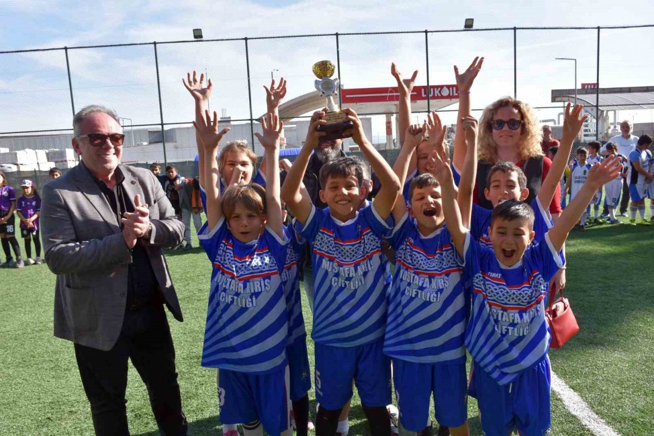 Germencik’te ’23 Nisan Futbol Turnuvası’nda kupalar sahiplerini buldu