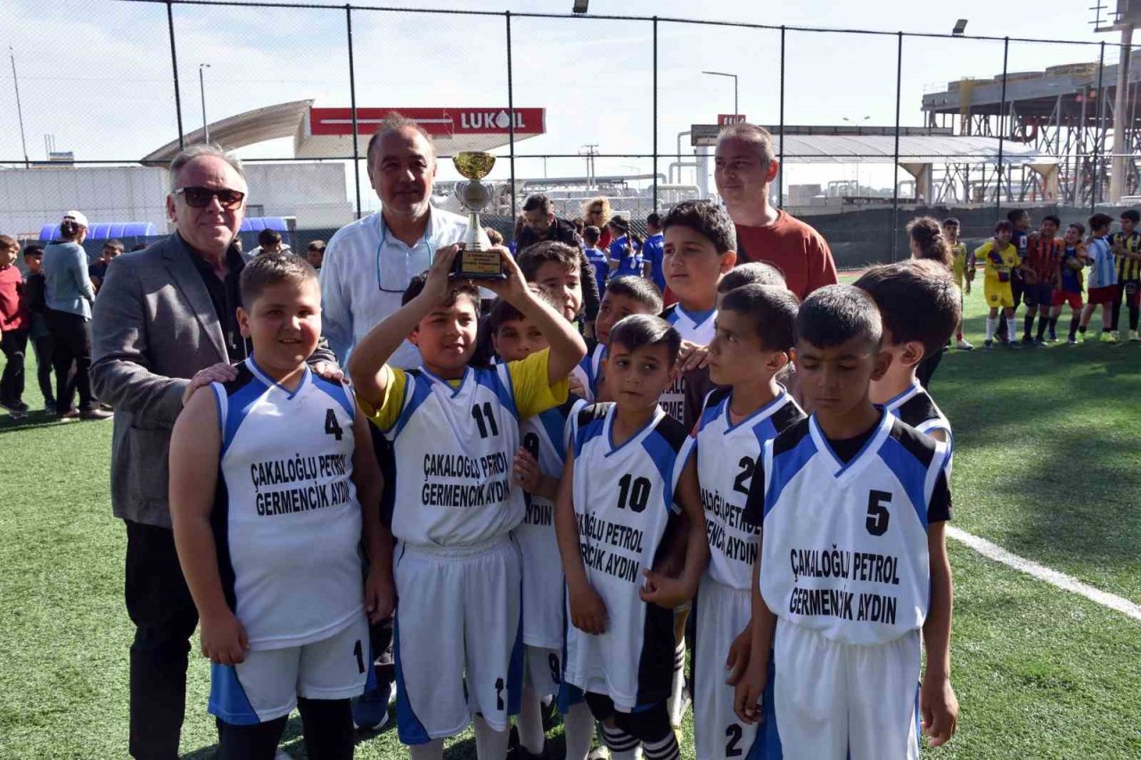 Germencik’te ’23 Nisan Futbol Turnuvası’nda kupalar sahiplerini buldu