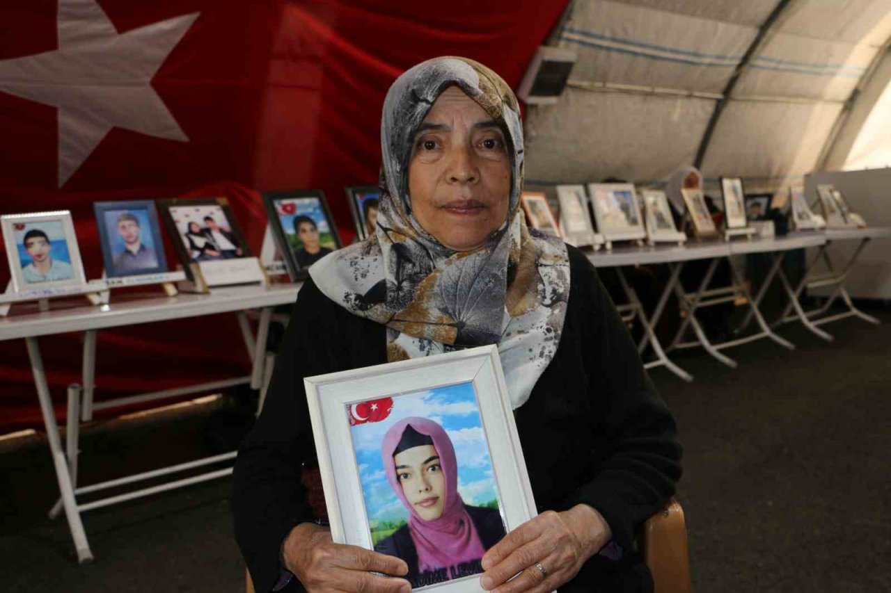 Evlat nöbetindeki anne Hatice Levent: "Bayram bizim neyimize"