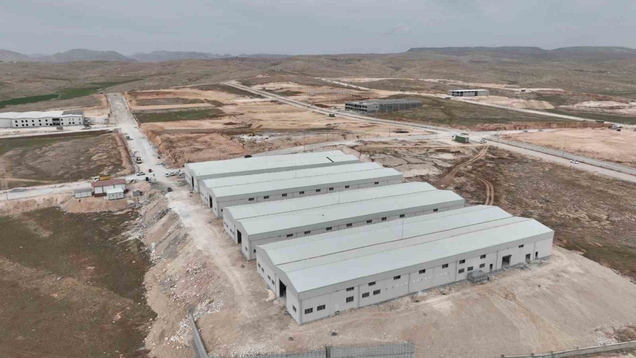 Mardin’de devlet eliyle gençlerin istihdamı için yapıldı, fabrikaların ilki üretime başladı