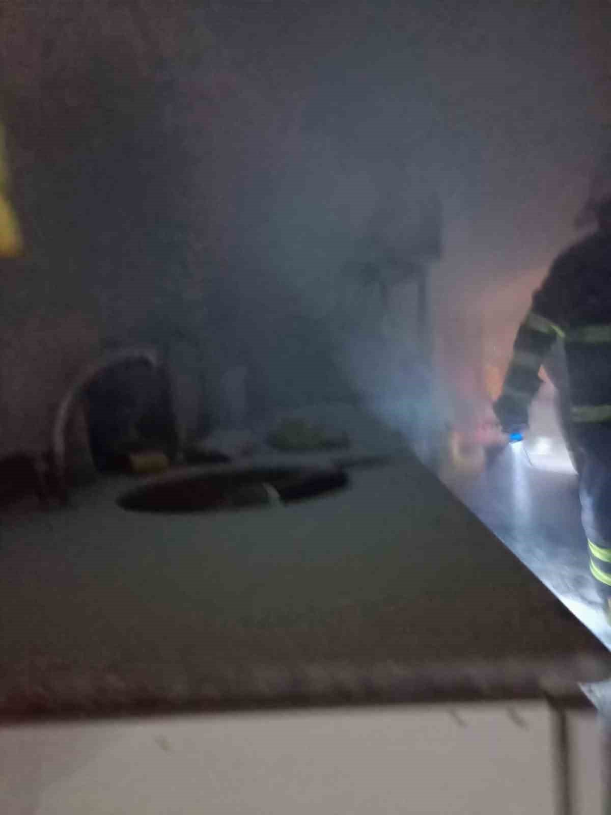 Taşan şerbet imalathaneyi küle çeviriyordu