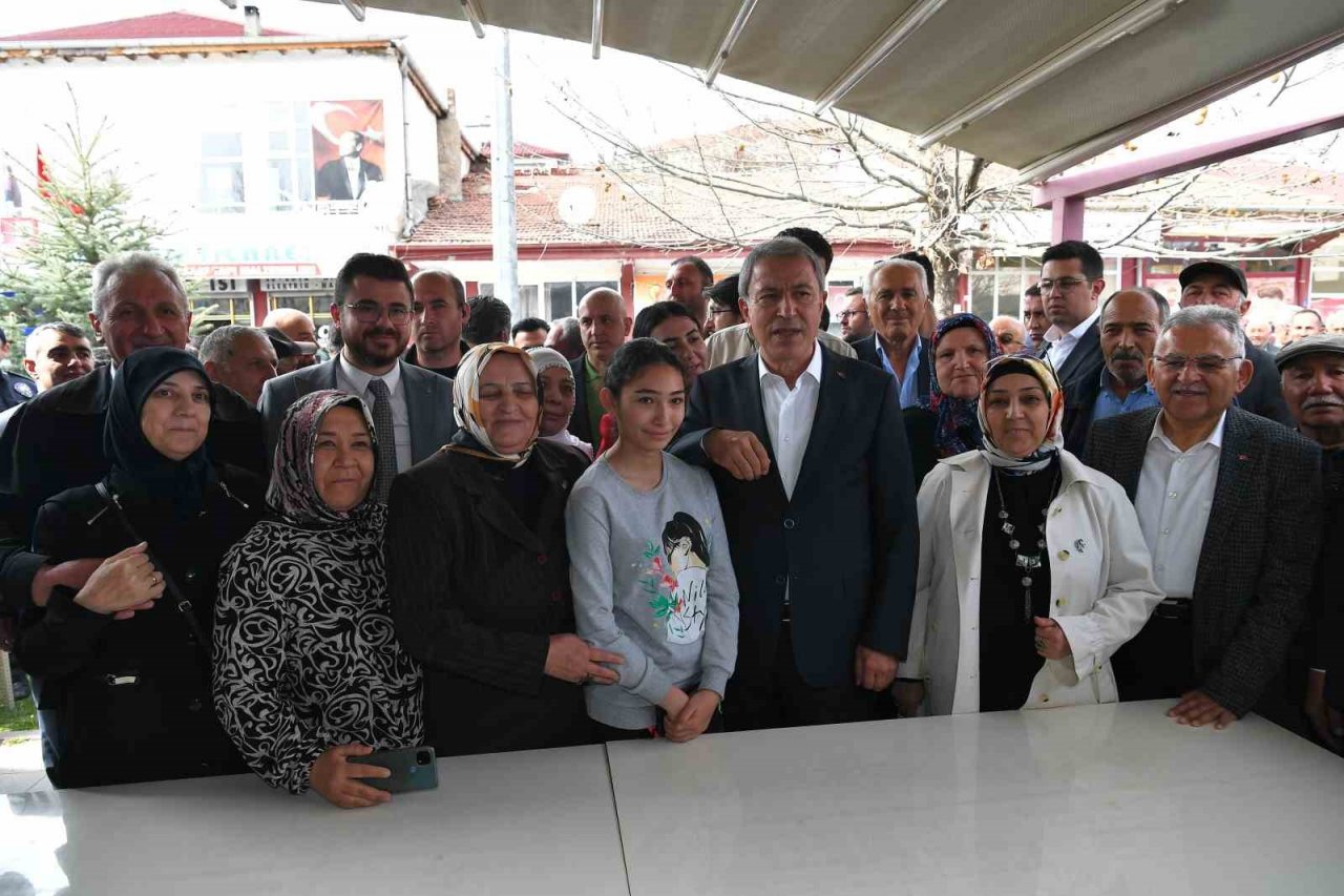 Bakan Akar ve Başkan Büyükkılıç’tan ilçelere çıkarma