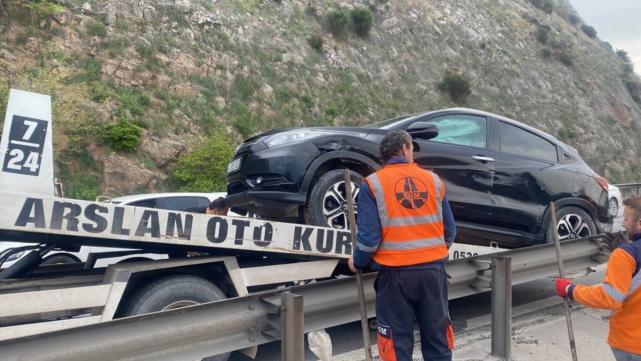 TEM’de 7 aracın karıştığı zincirleme kazada can pazarı