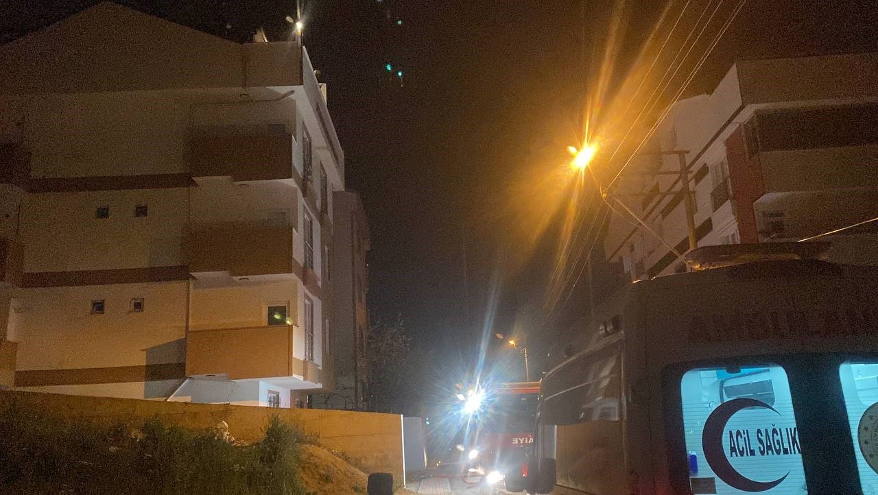 Tadilat yapılan çatıda yangın çıktı